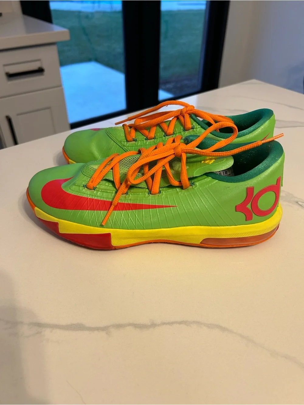 KIDS Nike KD VI 6 GS Green Soccer Sneakers with Red Swoosh & Orange Laces Sz 4.5